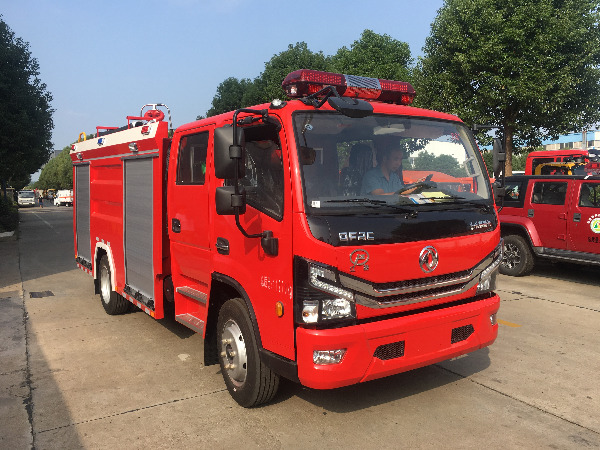 东风5吨泡沫消防车